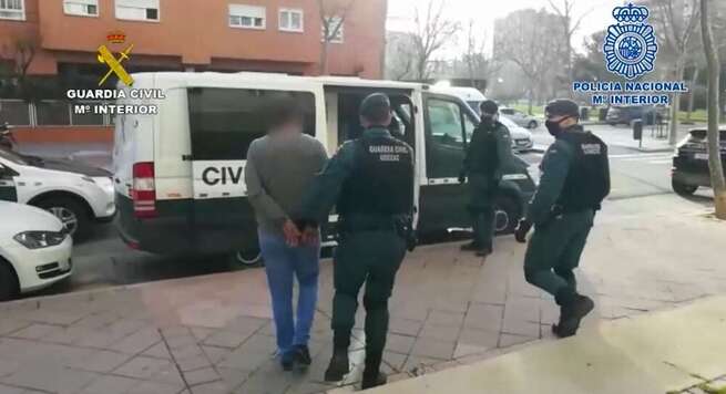 Desmantelada una organización criminal especializada en el robo de vehículos Desmantelada una organización criminal especializada en el robo de vehículos