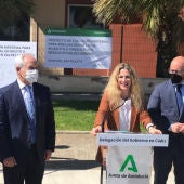 La delegada, Ana Mestre, y el alcalde, Germán Beardo