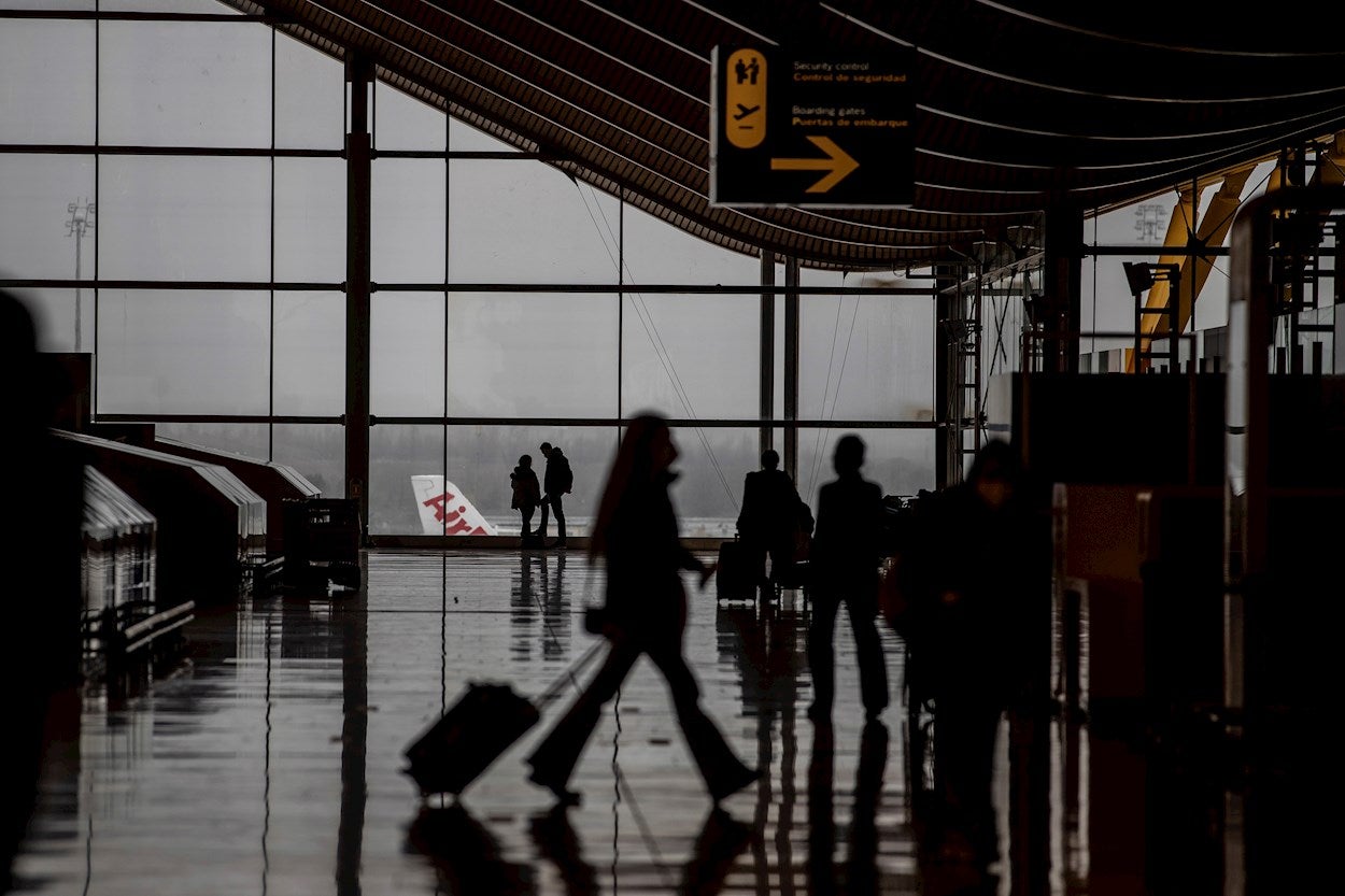 Iberia deja tirados a dos pasajeros en silla de ruedas a la puertas del avión Iberia deja tirados a dos pasajeros en silla de ruedas a la puertas del avión