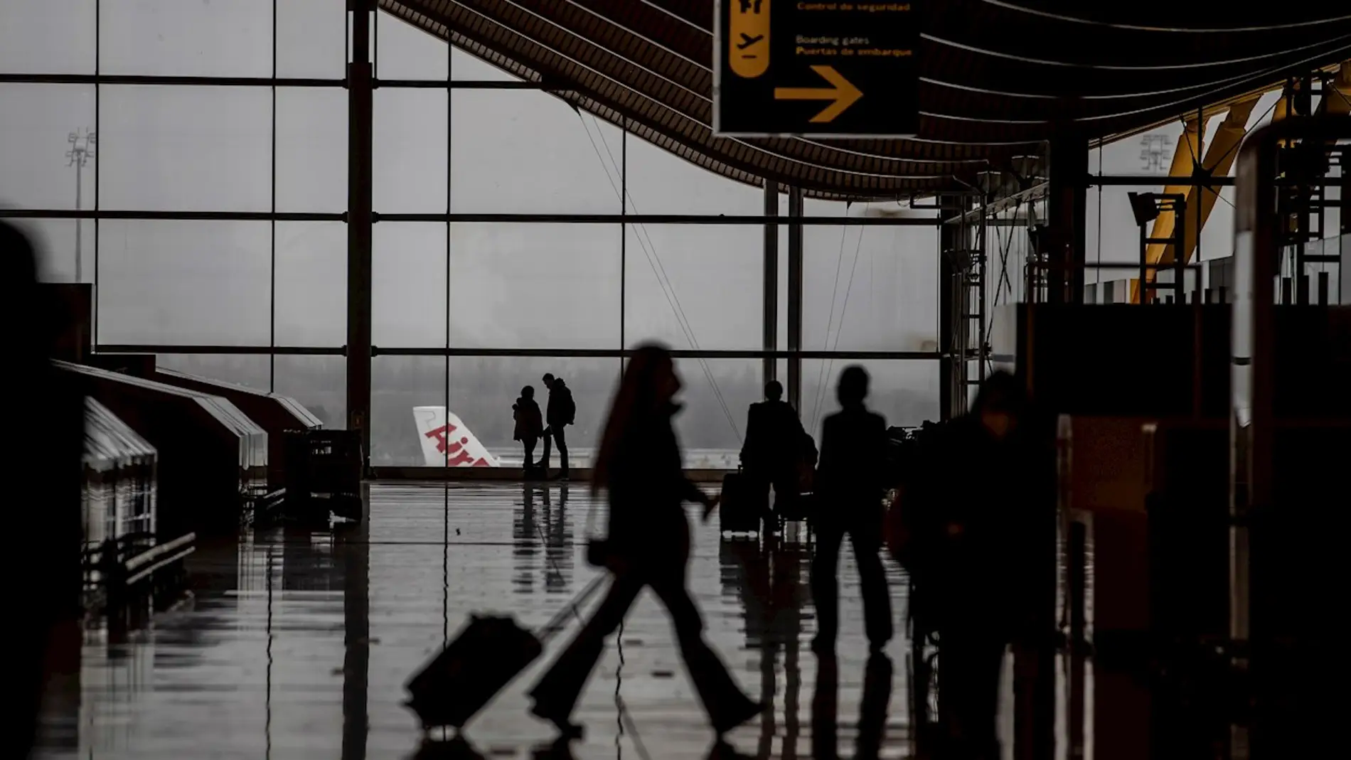 Iberia deja tirados a dos pasajeros en silla de rueda a la puerta del avión