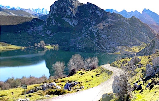 José Manuel González Castro: "Queremos que los asturianos puedan subir a Los Lagos esta Semana Santa con un plan de transporte adaptado a la situación sanitaria" José Manuel González Castro: "Queremos que los asturianos puedan subir a Los Lagos esta Semana Santa con un plan de transporte adaptado a la situación sanitaria"