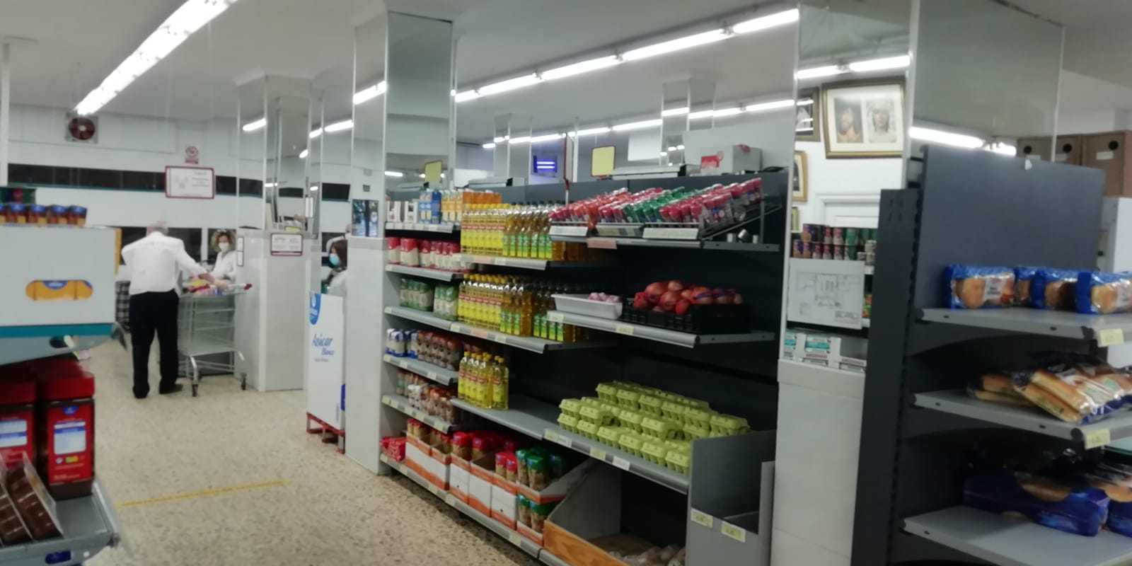 "Yo trabajaba, pagaba mi hipoteca y ahora me veo en el economato" "Yo trabajaba, pagaba mi hipoteca y ahora me veo en el economato"