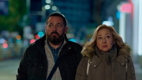 Los actores Pep&oacute;n Nieto y Carmen Machi, en una imagen promocional de la pel&iacute;cula 'Un efecto &oacute;ptico'