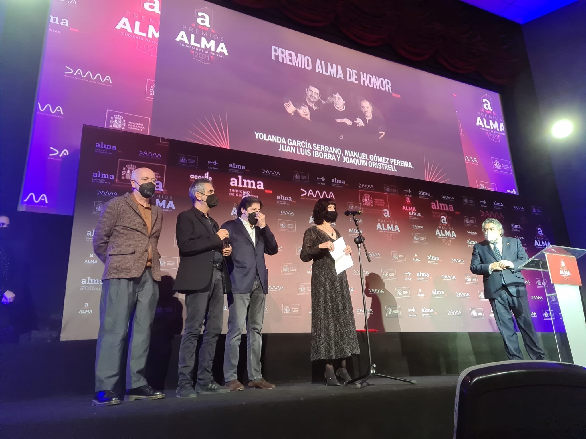 El premio Alma, a los guionistas, padres de las comedias de los 90 en España El premio Alma, a los guionistas, padres de las comedias de los 90 en España