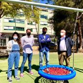 El club Rotartact ha donado un juego infantil adaptado a Orihuela, a través del área de Infraestructuras, que se ha instalado en el parque Severo Ochoa 