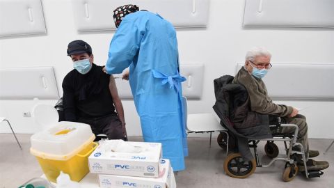  100.000 personas de entre 60 y 65 a&ntilde;os piden cita a trav&eacute;s de una web para vacunarse con Astrazeneca en Catalu&ntilde;a 