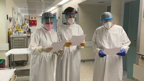 Alumnos del IES Abyla mandan cartas a sanitarios y pacientes en Ceuta. Alumnos del IES Abyla mandan cartas a sanitarios y pacientes en Ceuta.