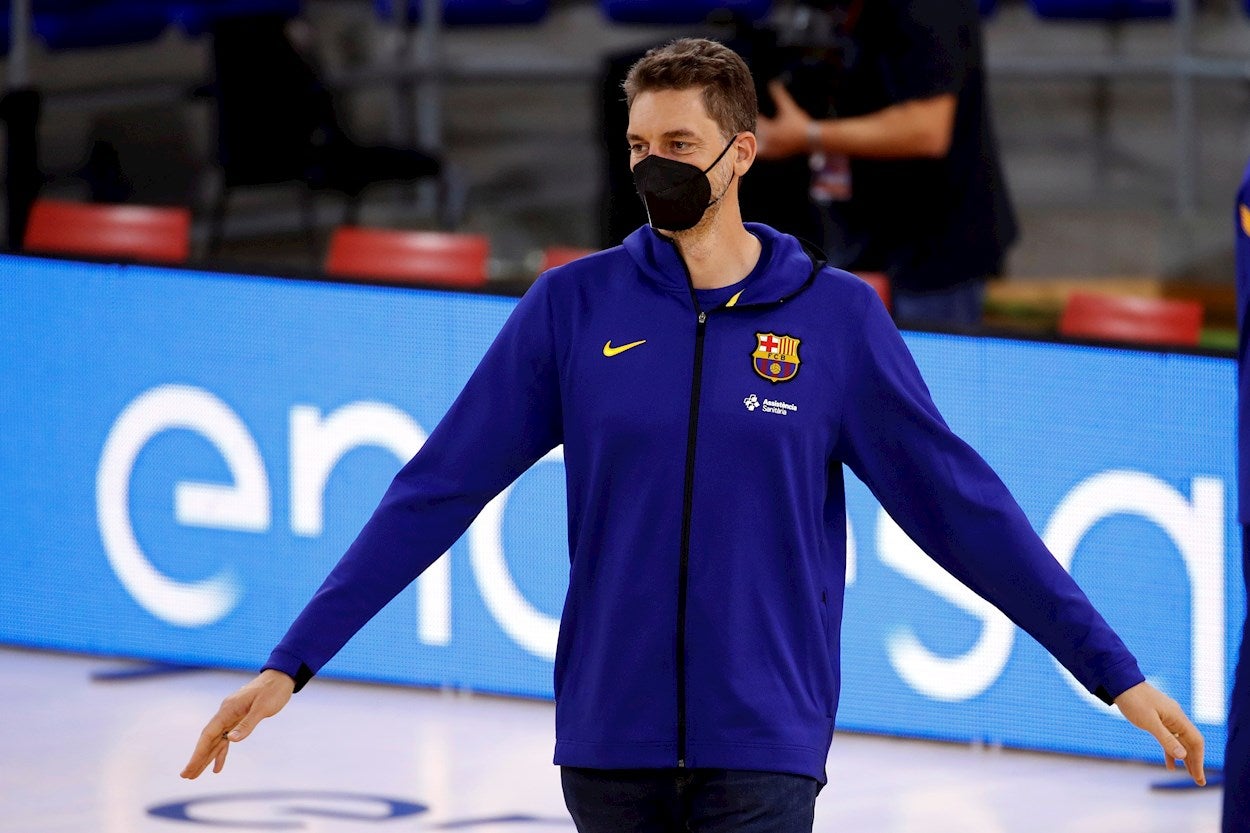 Pau Gasol ya luce la camiseta del Barcelona Pau Gasol ya luce la camiseta del Barcelona