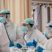 Sanitarios protegidos ante el coronavirus Sanitarios protegidos ante el coronavirus