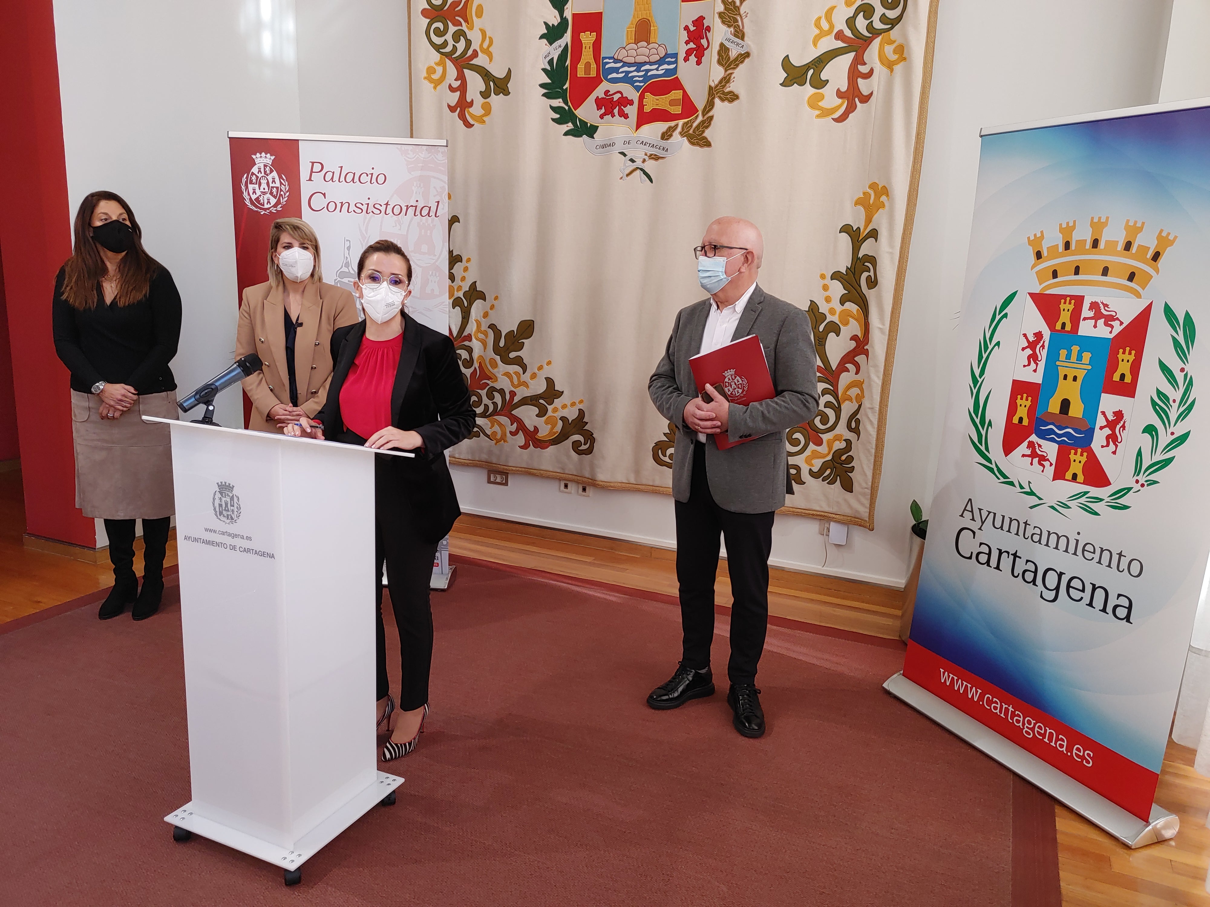 El Ayuntamiento concede 1,3 millones de euros de ayudas directas a los sectores de hostelería y turismo, taxi y cultura afectados por la Covid El Ayuntamiento concede 1,3 millones de euros de ayudas directas a los sectores de hostelería y turismo, taxi y cultura afectados por la Covid