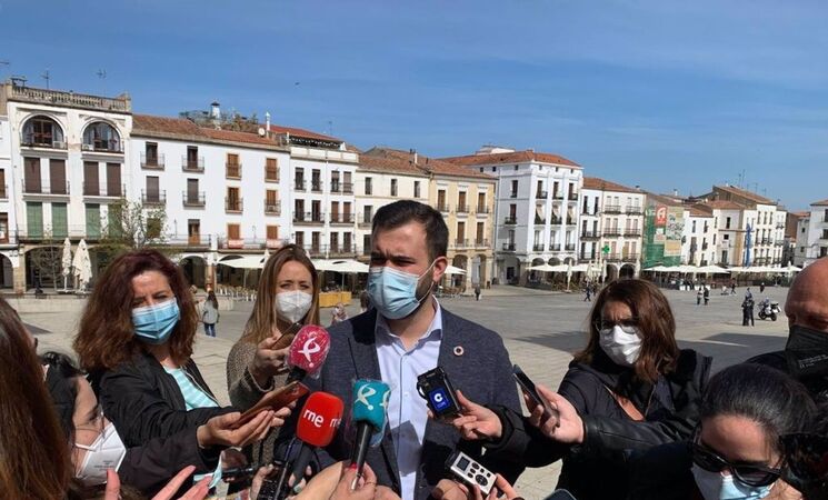 El alcalde de Cáceres anuncia que dimitirá si la Junta autoriza la mina de litio El alcalde de Cáceres anuncia que dimitirá si la Junta autoriza la mina de litio