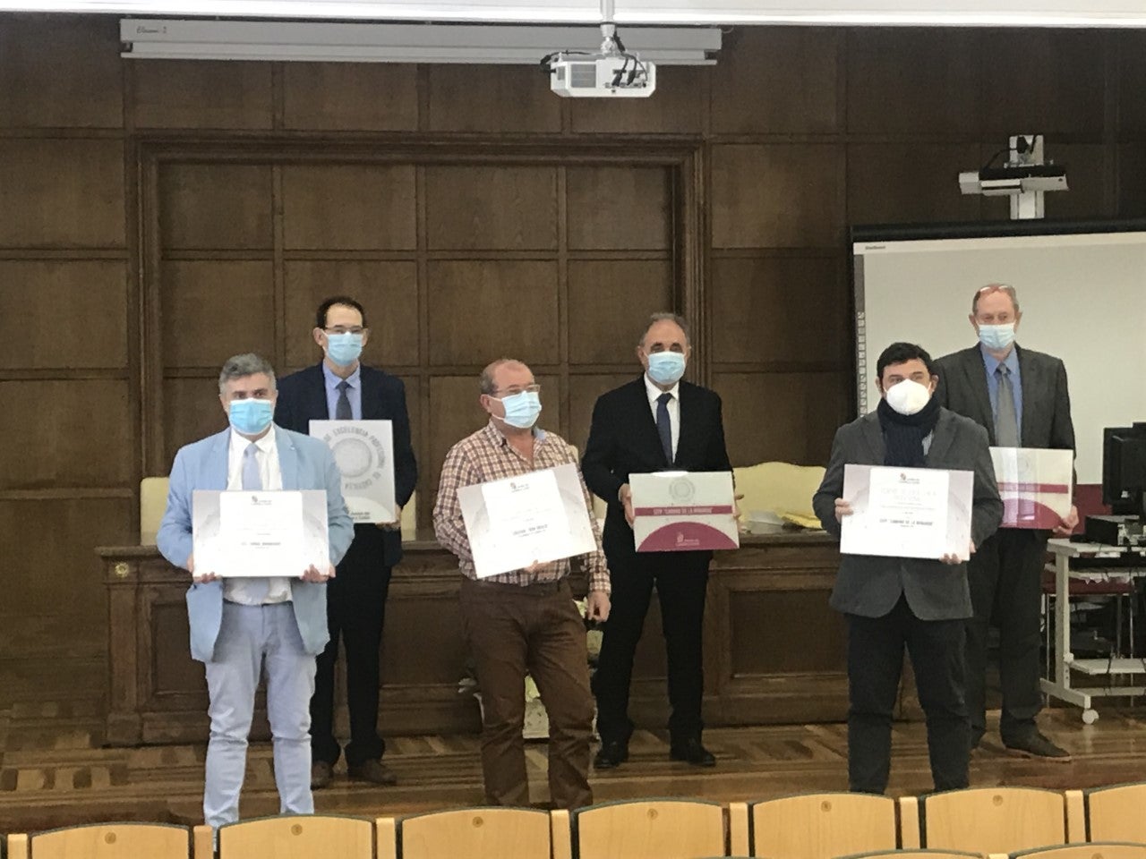 Tres centros de FP palentinos reciben el certificado de centro de Excelencia Profesional de la Junta de CyL Tres centros de FP palentinos reciben el certificado de centro de Excelencia Profesional de la Junta de CyL