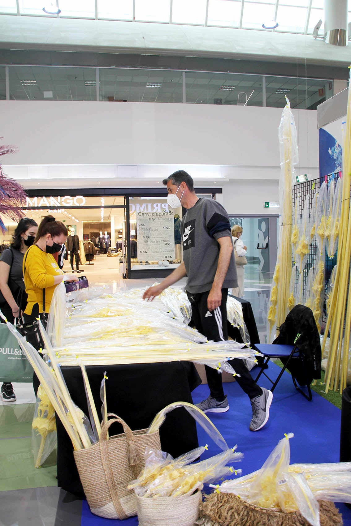 L'Aljub colabora con el sector artesanal de la palma blanca L'Aljub colabora con el sector artesanal de la palma blanca