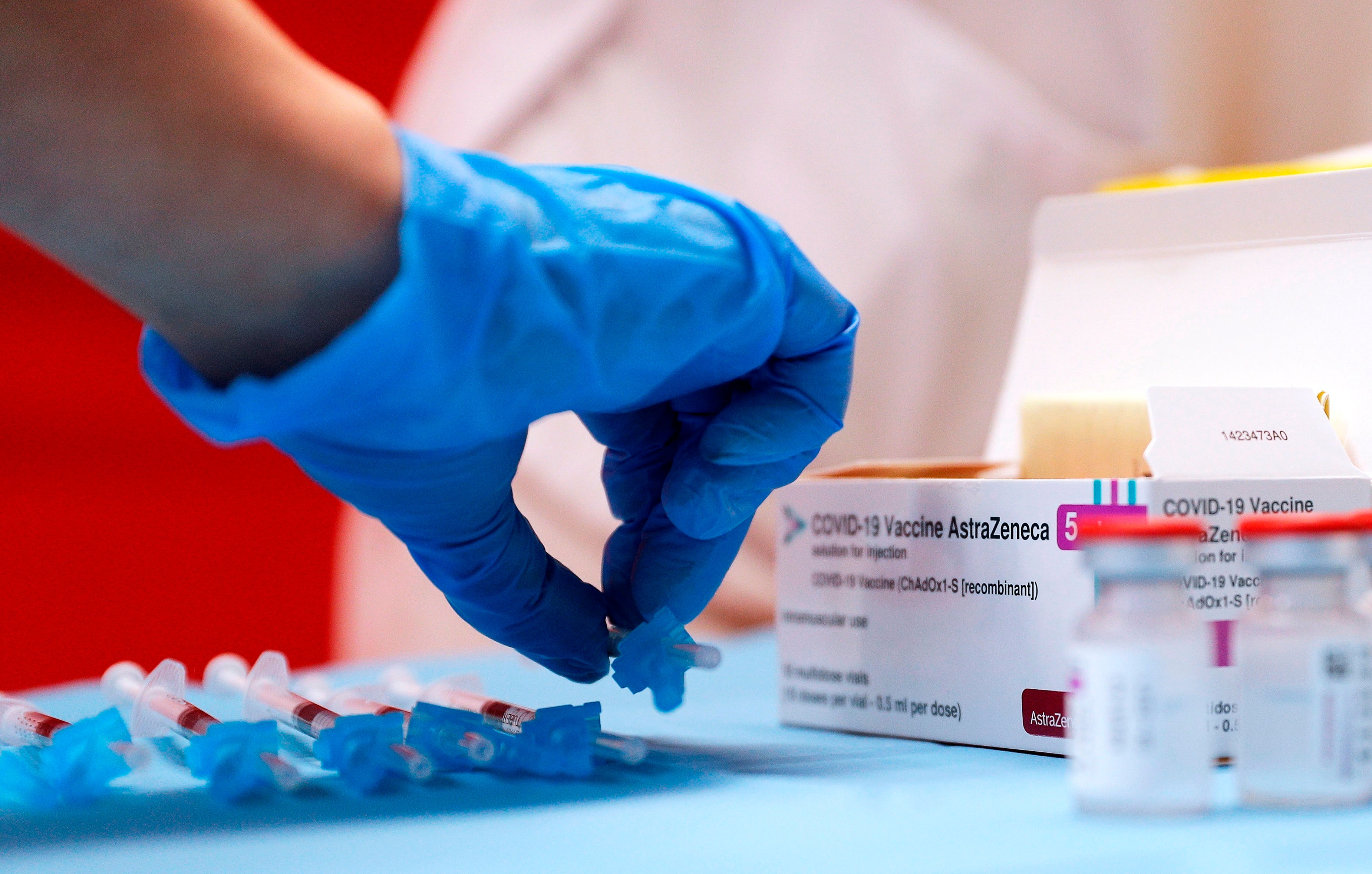 Los periódicos destacan la confusión que despierta la vacuna de AstraZeneca Los periódicos destacan la confusión que despierta la vacuna de AstraZeneca