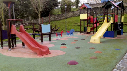 Navia abre los parques infantiles tras un a&ntilde;o.