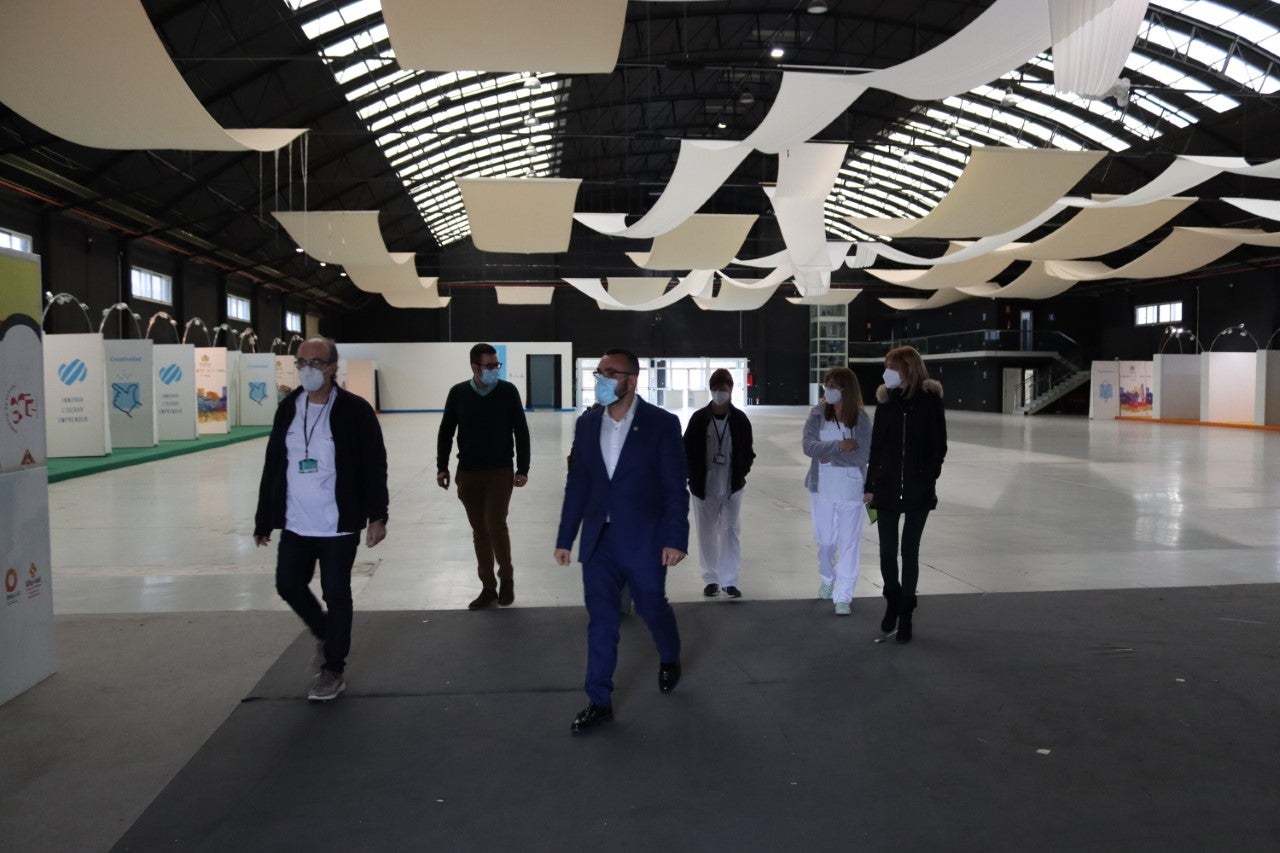 Vila-real arranca hui la vacunació als docents amb un disposiiu especial en el Centre de Congressos Vila-real arranca hui la vacunació als docents amb un disposiiu especial en el Centre de Congressos
