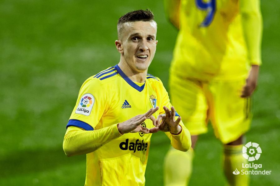 Salvi Sánchez: “Cuando me retire, le diré a mis hijos y mis nietos que jugué en Primera con el Cádiz” Salvi Sánchez: “Cuando me retire, le diré a mis hijos y mis nietos que jugué en Primera con el Cádiz”