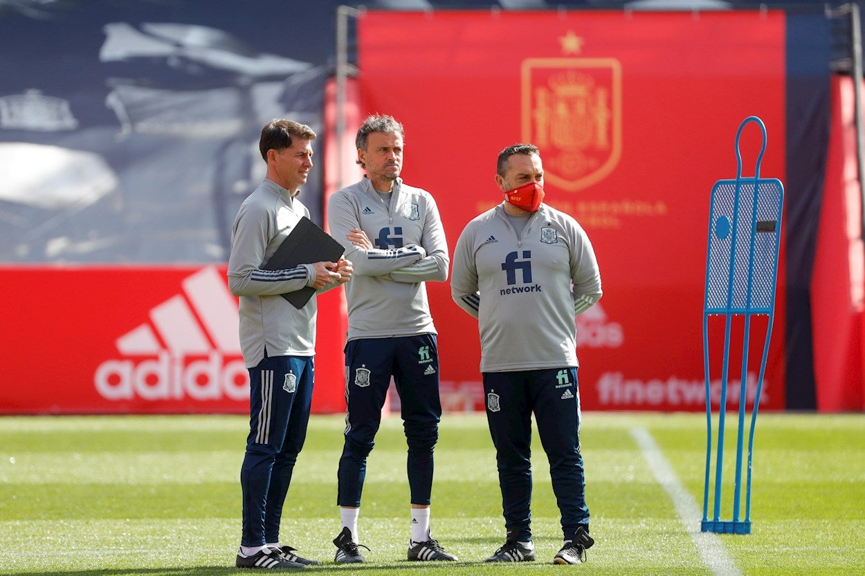 Luis Enrique convoca a Kepa, Fornals, Brais, Rodrigo, Albiol y Soler para los entrenamientos previos a la Eurocopa Luis Enrique convoca a Kepa, Fornals, Brais, Rodrigo, Albiol y Soler para los entrenamientos previos a la Eurocopa