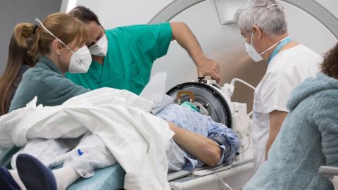 M&aacute;quina de ultrasonidos para tratar el p&aacute;rkinson 