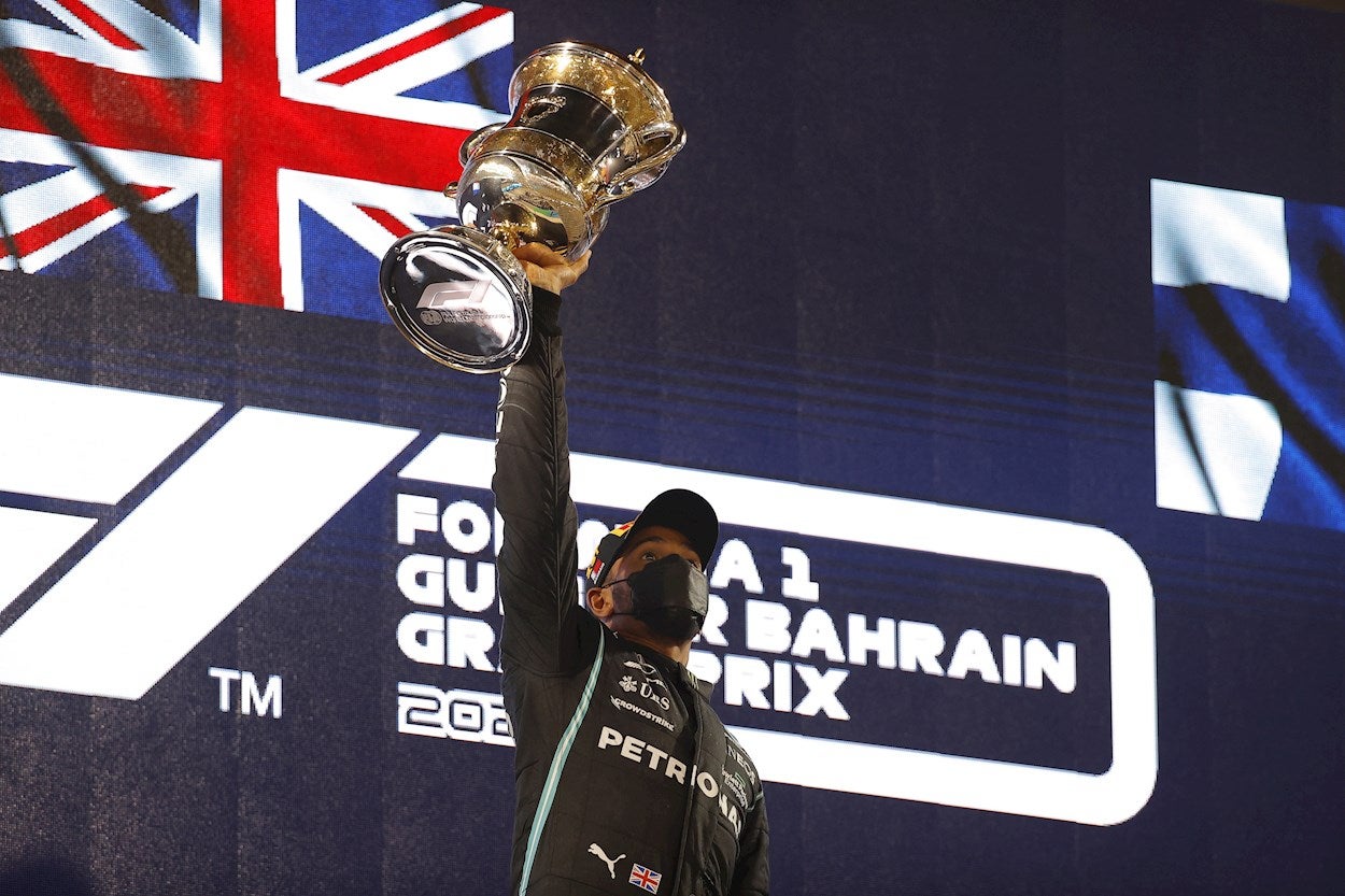 Resultados GP Baréin: Victoria de Hamilton, Sainz octavo y Alonso abandona Resultados GP Baréin: Victoria de Hamilton, Sainz octavo y Alonso abandona