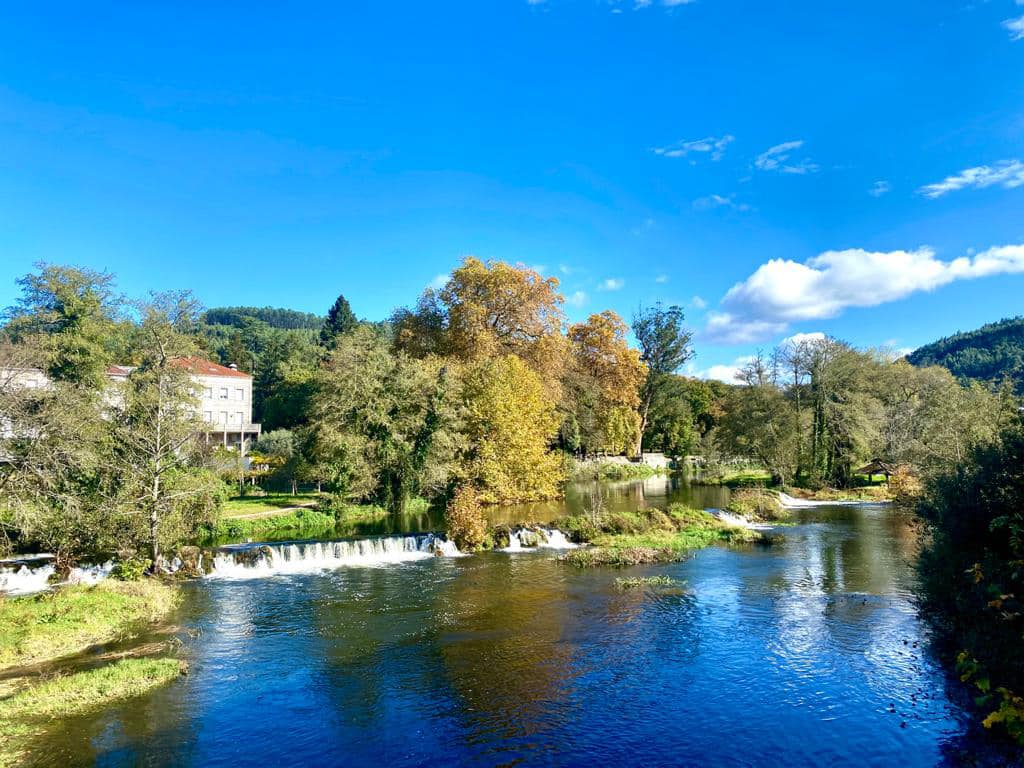 Un cadro pintado de azul e verde: descobre as rutas de Caldas de Reis Un cadro pintado de azul e verde: descobre as rutas de Caldas de Reis