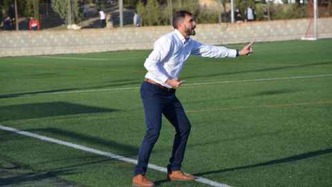 Pepe Luna, entrenador del Real Murcia Imperial, en un encuentro