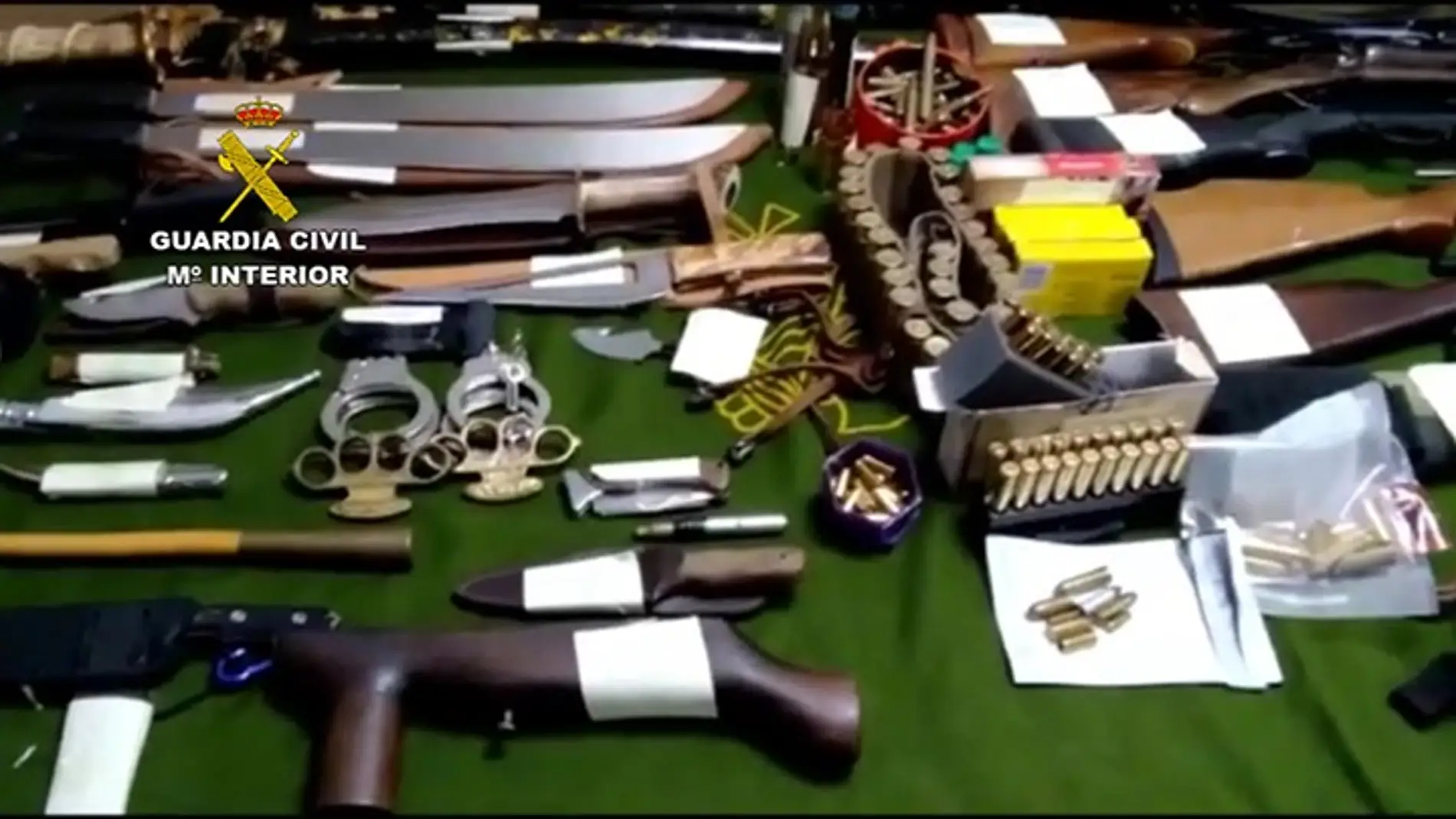 Una denuncia por malos tratos destapa tres talleres ilegales de armas
