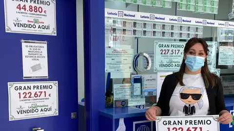 Cynthia Binnewies, de la Administración de Lotería número 3 de Crevillent. Cynthia Binnewies, de la Administración de Lotería número 3 de Crevillent.