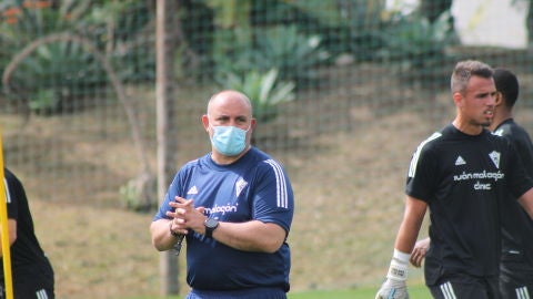 El t&eacute;cnico prepara su primer partido