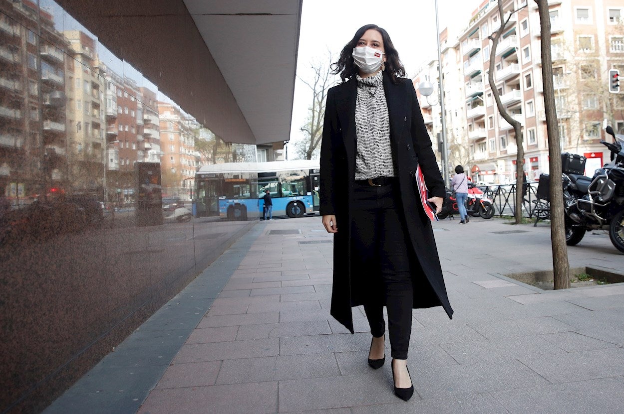 Tertulia: ¿Puede Ayuso ganar las elecciones tan holgadamente que deje a sus posibles apoyos sin representación? Tertulia: ¿Puede Ayuso ganar las elecciones tan holgadamente que deje a sus posibles apoyos sin representación?