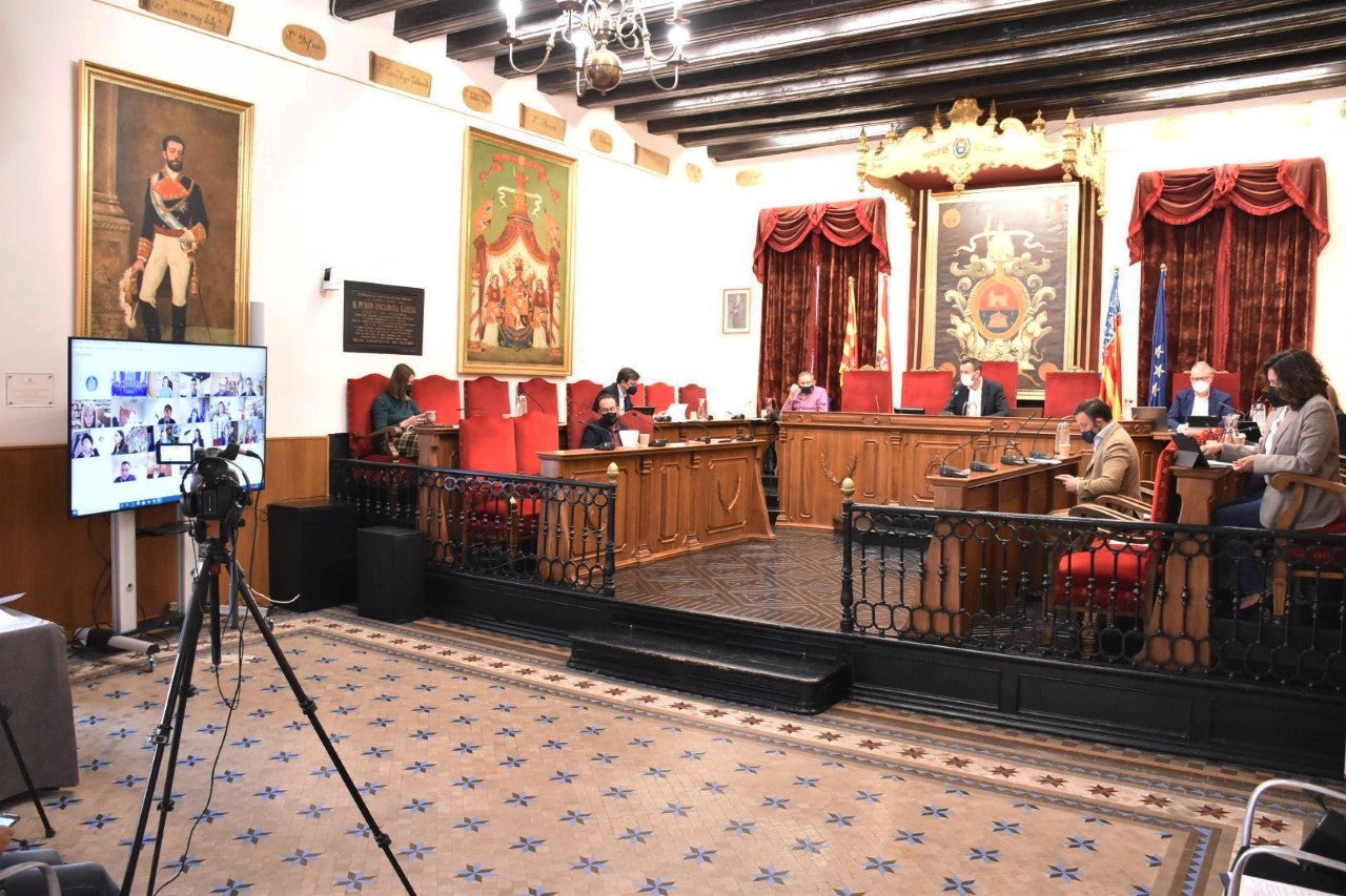 El Ayuntamiento de Elche exige que el calzado acceda a las ayudas covid y reafirma su negativa a que se recorte el trasvase Tajo-Segura El Ayuntamiento de Elche exige que el calzado acceda a las ayudas covid y reafirma su negativa a que se recorte el trasvase Tajo-Segura