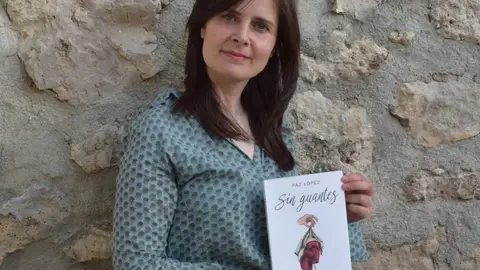 "Sin guantes", el último libro de la escritora conquense Paz López "Sin guantes", el último libro de la escritora conquense Paz López