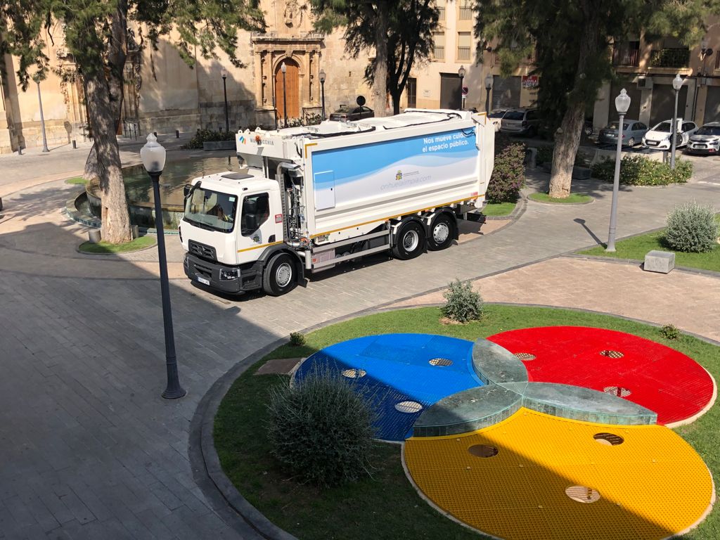 Se trata de un vehículo de última generación que, sumado a los cuatro anteriores adquiridos hace dos años, supondrá una mejora en el servicio y la renovación de un tercio de la flota existente Se trata de un vehículo de última generación que, sumado a los cuatro anteriores adquiridos hace dos años, supondrá una mejora en el servicio y la renovación de un tercio de la flota existente