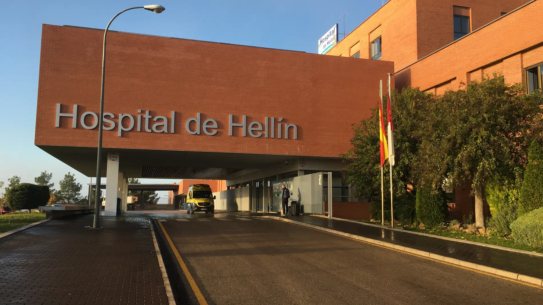 Entrada principal del Hospital de Hellín