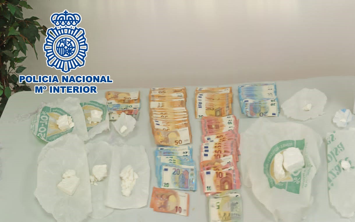 La Policía Nacional desarticula en Petrer un grupo dedicado a la distribución de cocaína desde dos viviendas La Policía Nacional desarticula en Petrer un grupo dedicado a la distribución de cocaína desde dos viviendas