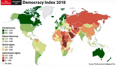 És la democràcia el millor sistema possible? És la democràcia el millor sistema possible?