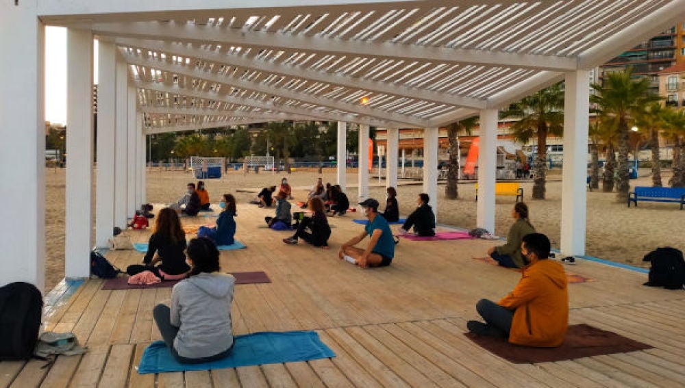 Yoga en el Postiguet