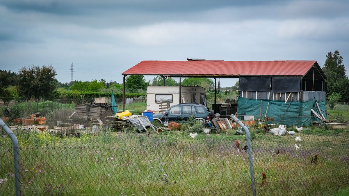 Los propietarios de las edificaciones de los Rostros paralizan la demolición de las construcciones ilegales Los propietarios de las edificaciones de los Rostros paralizan la demolición de las construcciones ilegales