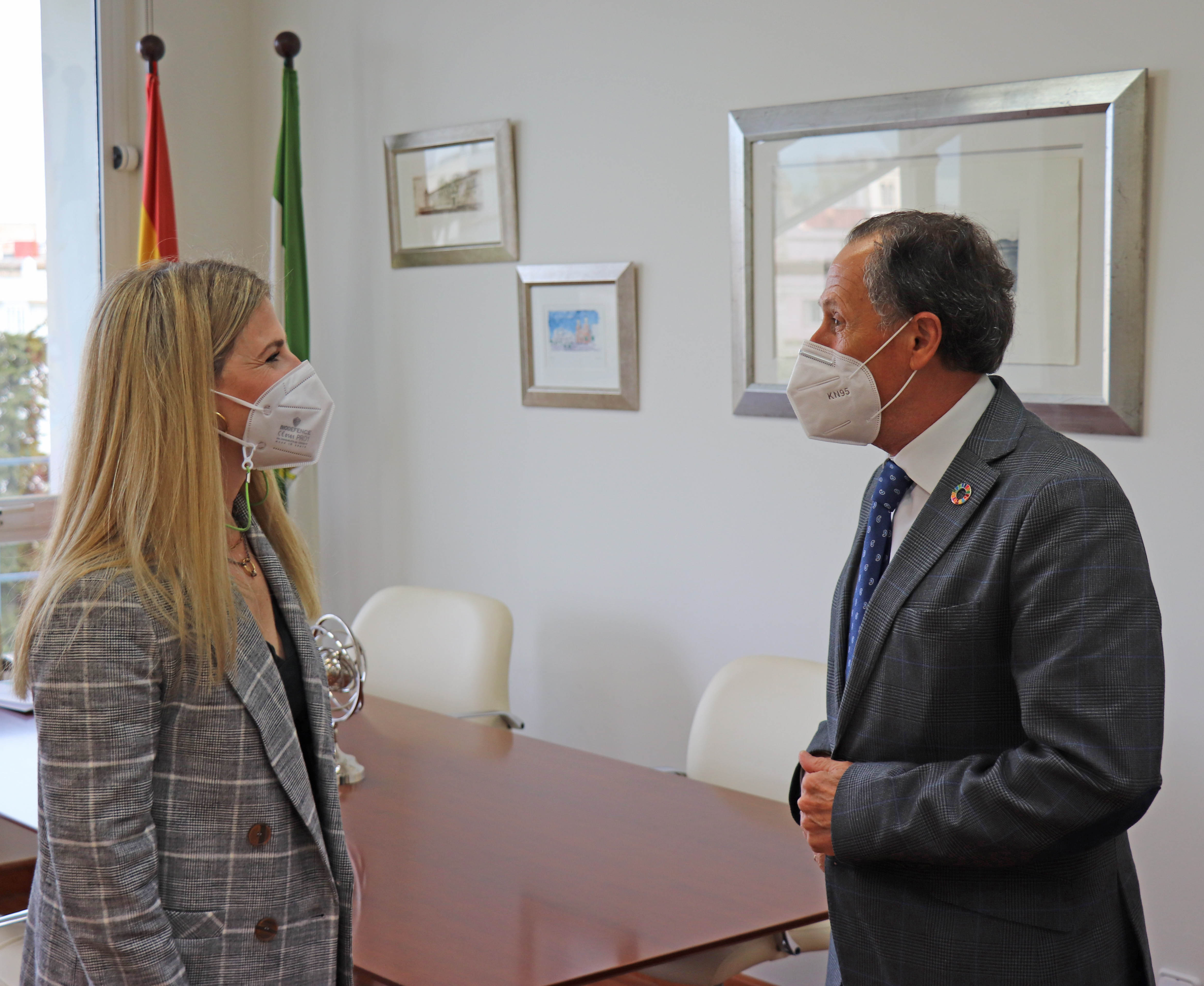 José María Román y Ana Mestre mantienen una reunión de trabajo: "Si a Chiclana le va bien, nos irá bien a Cádiz" José María Román y Ana Mestre mantienen una reunión de trabajo: "Si a Chiclana le va bien, nos irá bien a Cádiz"