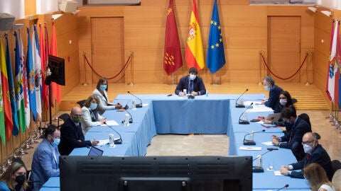 El toque de queda se retrasa a las 23.00 horas y se amplía a seis no convivientes el número de comensales en terrazas El toque de queda se retrasa a las 23.00 horas y se amplía a seis no convivientes el número de comensales en terrazas