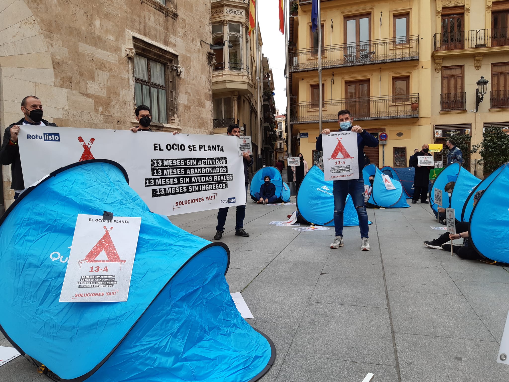 El ocio nocturno de Castellón acampa ante la Generalitat para denunciar su situación El ocio nocturno de Castellón acampa ante la Generalitat para denunciar su situación
