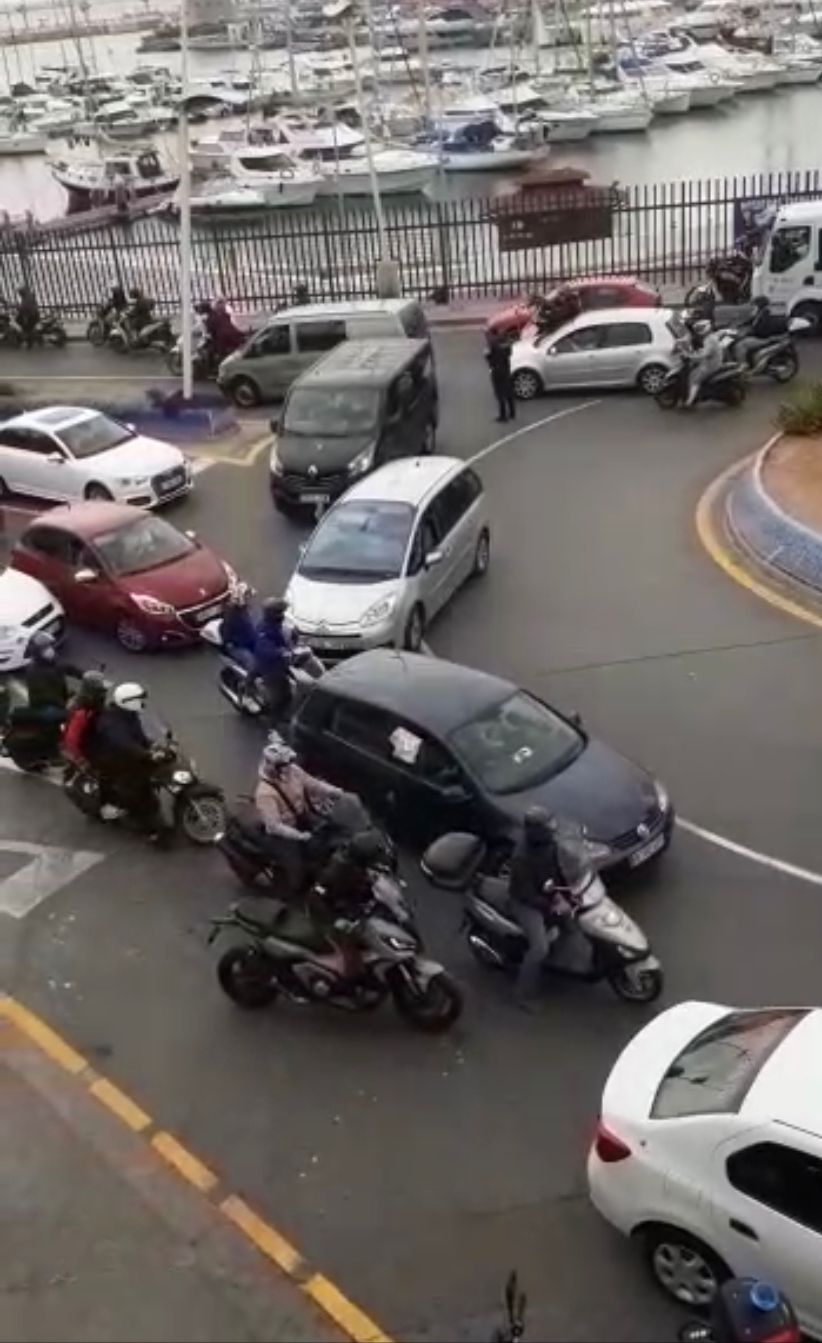 Una caravana de vehículos protesta en Ceuta contra la ampliación del toque de queda Una caravana de vehículos protesta en Ceuta contra la ampliación del toque de queda