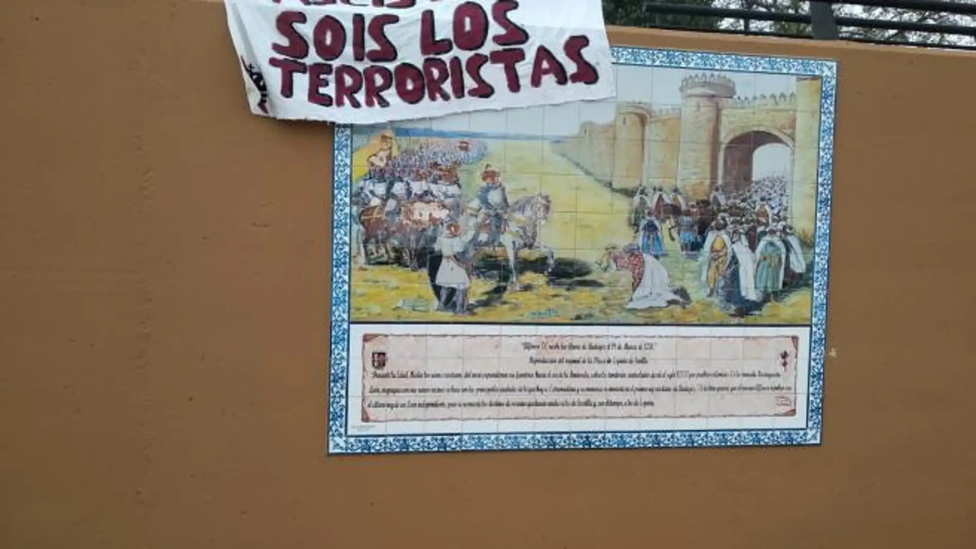 Condena en Badajoz al "acto vandálico" sufrido por el mural que ensalza la figura de Alfonso IX de León en Badajoz