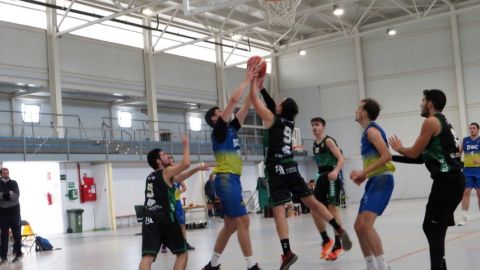 "No tenemos pista para jugar en Elche y hemos tenido que suspender el partido ante Altea". "No tenemos pista para jugar en Elche y hemos tenido que suspender el partido ante Altea".