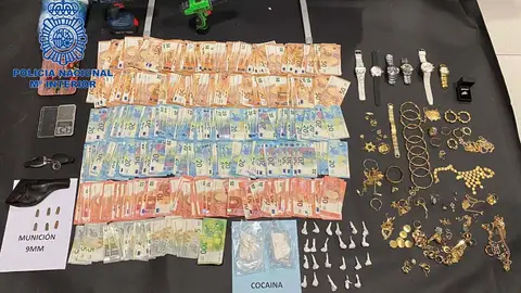 Policía Nacional detiene en Cáceres a una pareja por traficar con droga en su domicilio Policía Nacional detiene en Cáceres a una pareja por traficar con droga en su domicilio