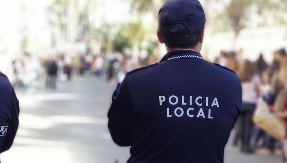 La Policía Local detiene a un hombre por intentar robar en un establecimiento 24 horas en la Avenida de Novelda La Policía Local detiene a un hombre por intentar robar en un establecimiento 24 horas en la Avenida de Novelda