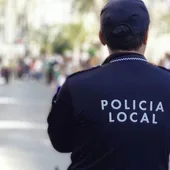 La Policía Local detiene a un hombre por intentar robar en un establecimiento 24 horas en la Avenida de Novelda La Policía Local detiene a un hombre por intentar robar en un establecimiento 24 horas en la Avenida de Novelda
