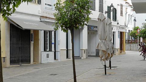 Los comercios de Menorca piden negociar los alquileres con los propietarios. Los comercios de Menorca piden negociar los alquileres con los propietarios.