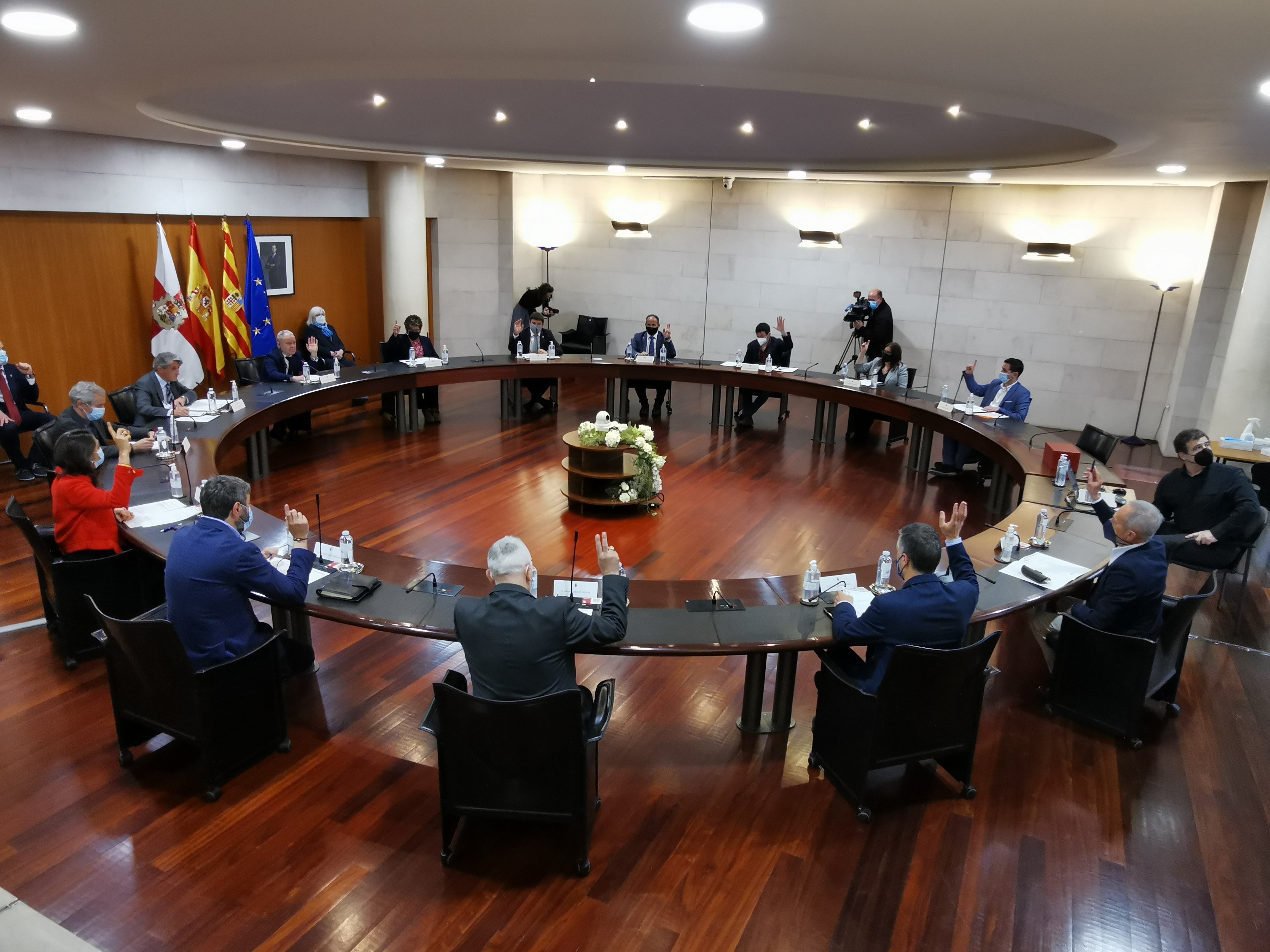 Apoyo unánime a destinar 5 millones de euros para reactivar el turismo y la nieve Apoyo unánime a destinar 5 millones de euros para reactivar el turismo y la nieve