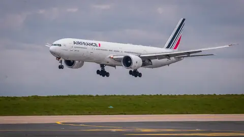 Francia prohíbe los vuelos domésticos cuyo trayecto pueda realizarse en tren en menos de dos horas y media Francia prohíbe los vuelos domésticos cuyo trayecto pueda realizarse en tren en menos de dos horas y media